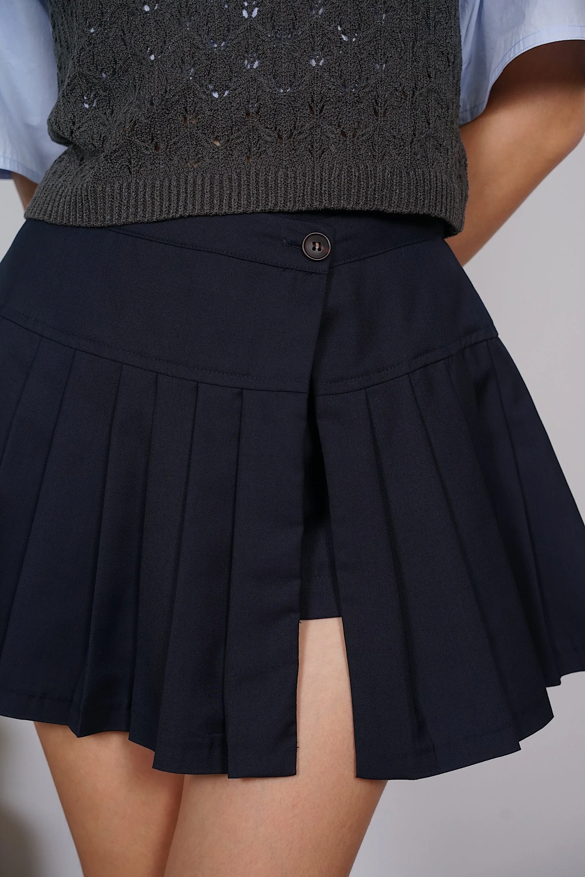Box Pleat Skorts in After Dark