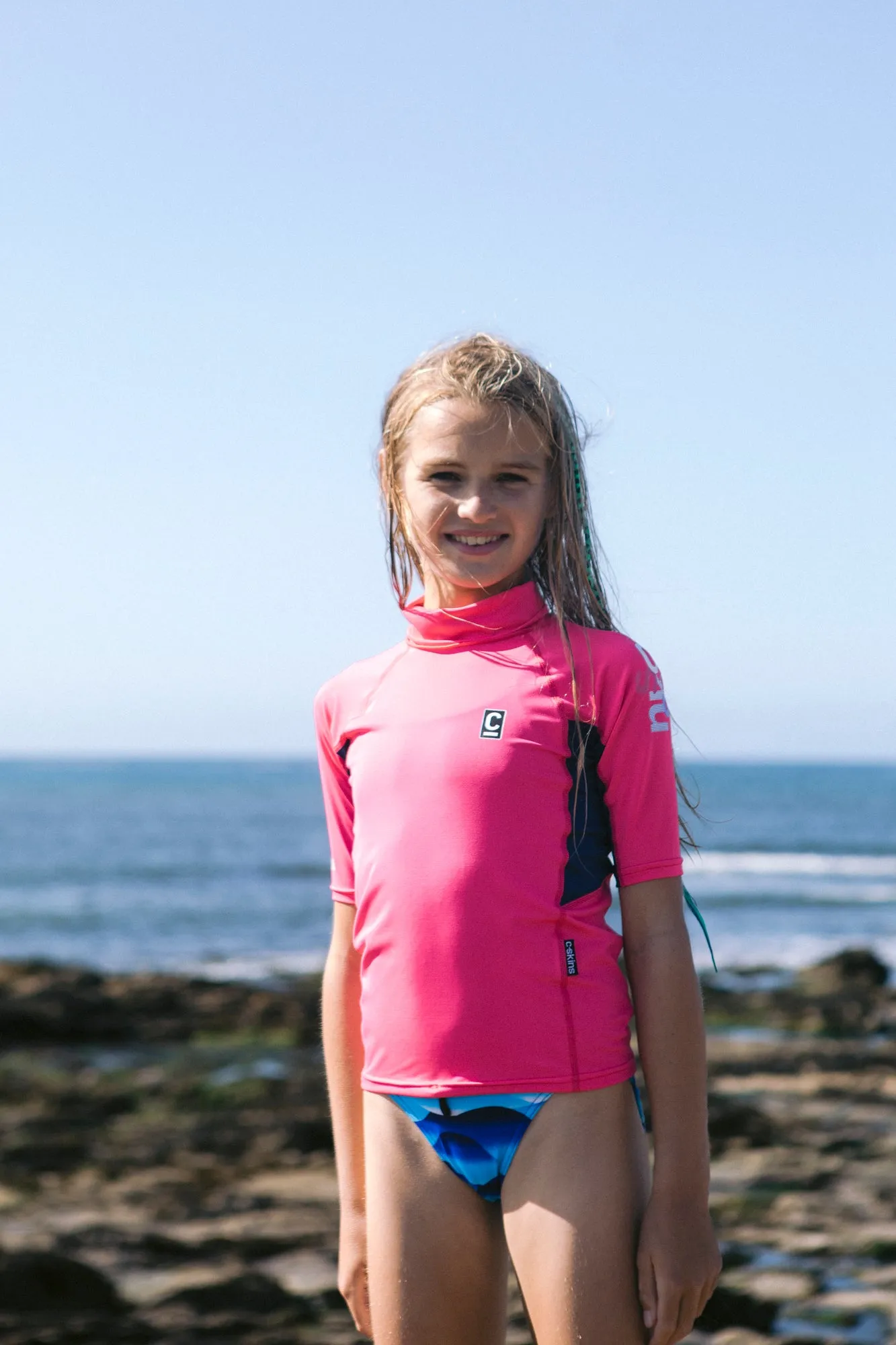 C-Skins Junior Unisex NuWave Rash X UPF50  Short Sleeve Rash Vest (Lipstick/Slate/Multi)