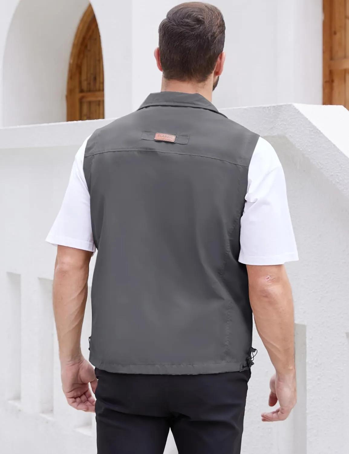 Gihuo Men's Lightweight Softshell Sleeveless Golf Vest with Zipper Pockets for Travel Hiking Fishing Safari Outwear