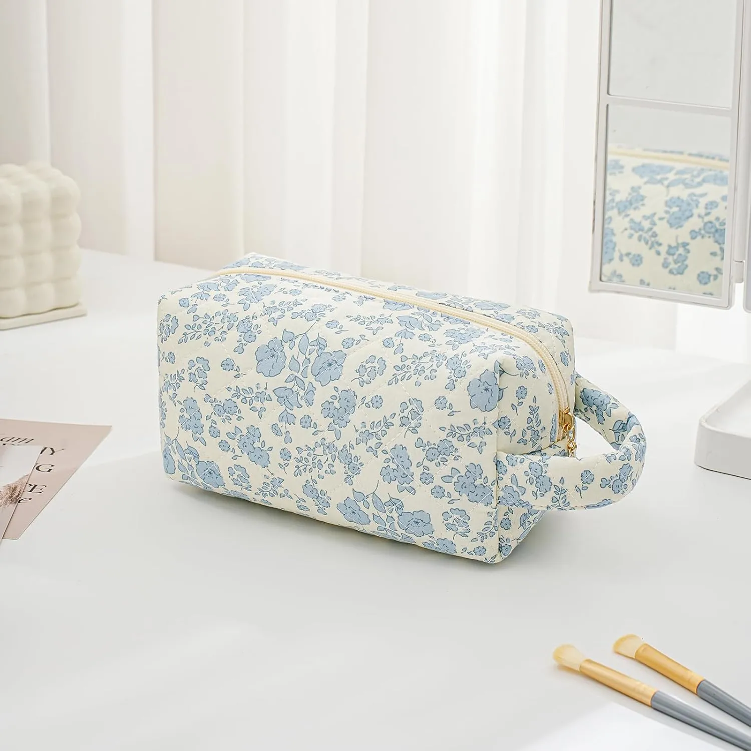 JOVAKIT Travel Makeup Bag Cosmetic Bag for Women, Christmas Gifts, Small Floral Flowers Coquette Toiletry Bag with Handle, Zipper Make Up Pouch Organizer Bag Trendy Stuff (Blue Floral)