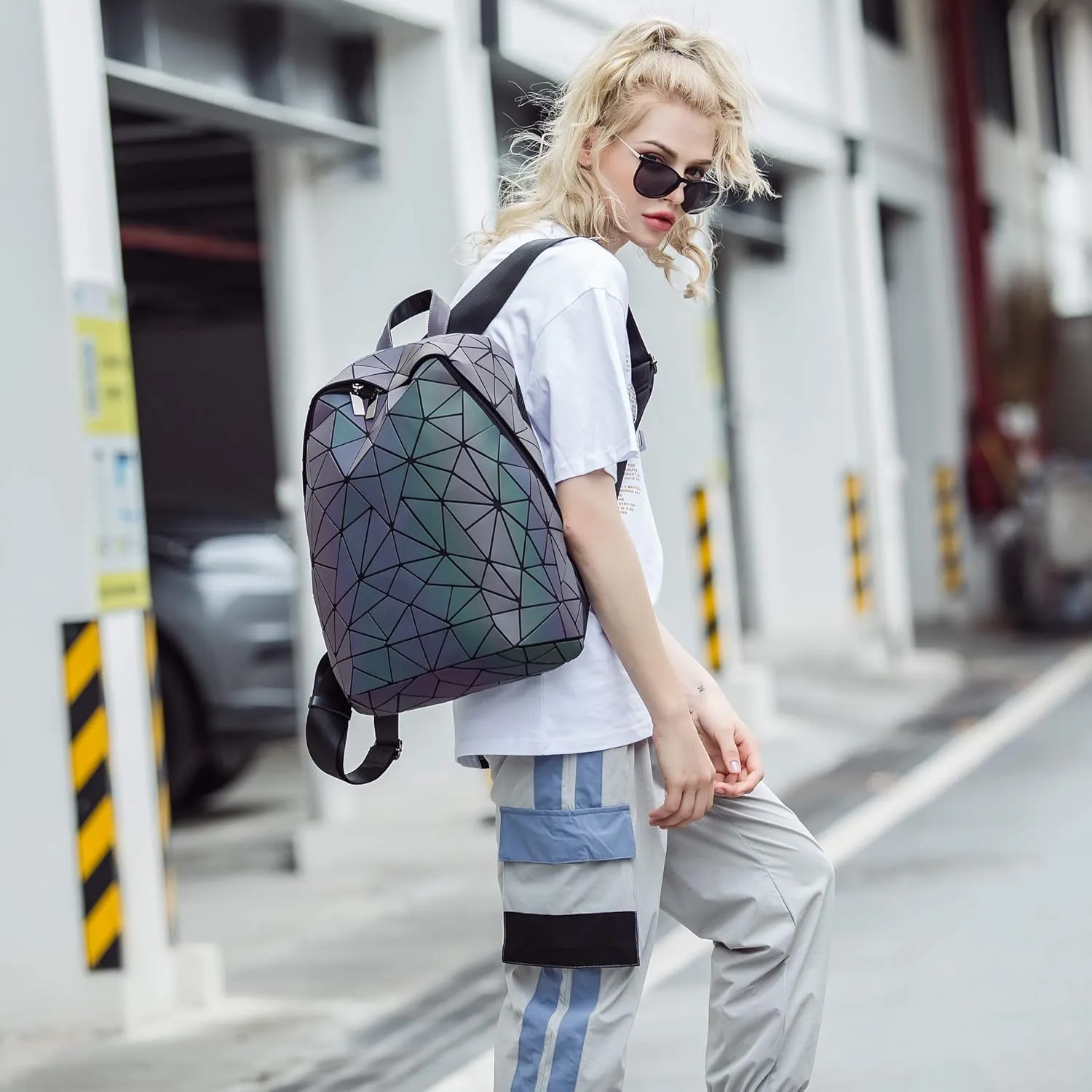 Luminous Geometric Backpacks Women Holographic Reflective Bags Handbags Holographic Reflective Bags Iridescent Backpack (BB19007-ye02)