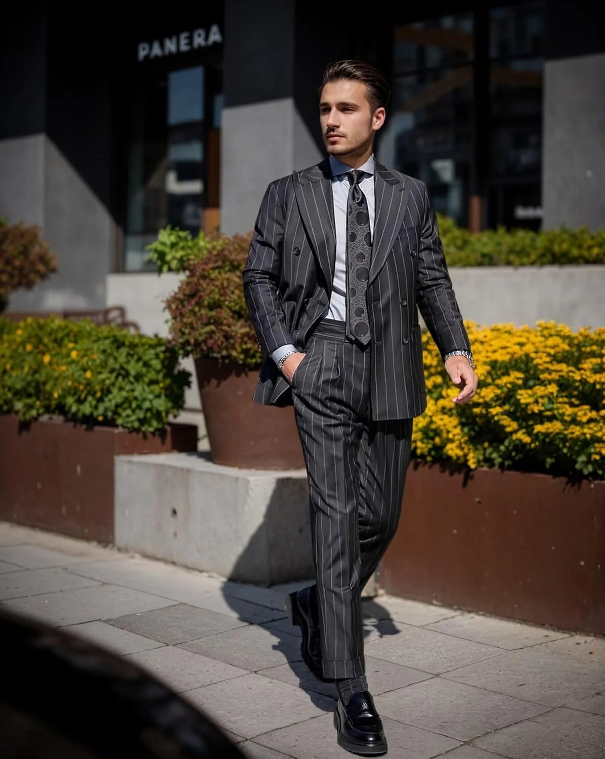 Pinstripe Suits for Men Double Breasted Tuxedo Regular Fit 2 Piece Blazer Pants Peak Lapel Suit Set for Wedding Prom