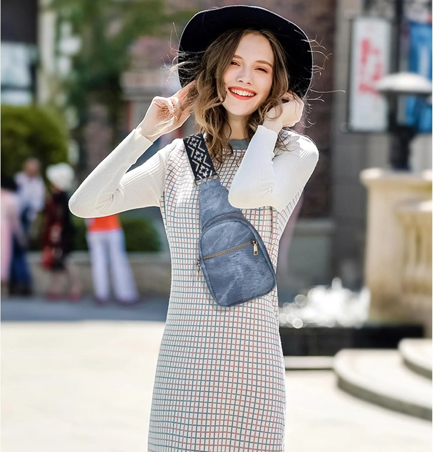 Small Sling Bag Crossbody Bags for Women Trendy Fanny Packs Crossbody Purse Leather Chest Bag for Travel Work Shopping