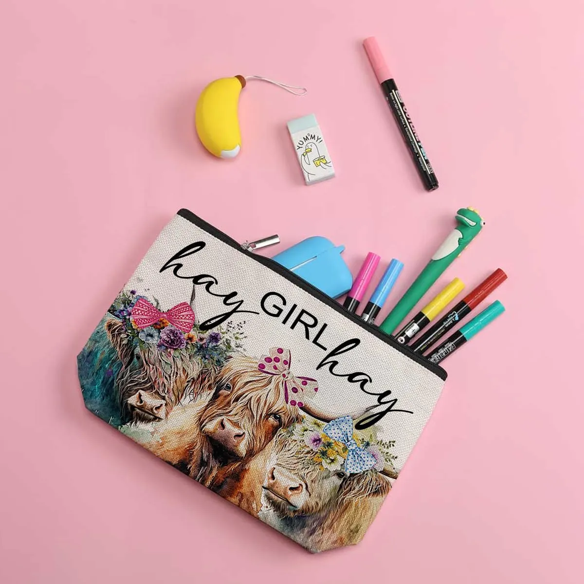 ZHAMEN Vintage Funny Cow Print Stuff Farm Animals Western Makeup Bag Stuff Graduation Mothers Day Birthday Cow Gifts for Girls Women Lovers Friends Daughter Sister Coworker Cosmetic Bag Hay girls Hay